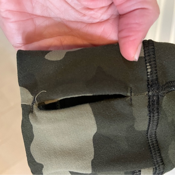 Lulu lemon running top. Never been worn! - Picture 4 of 4